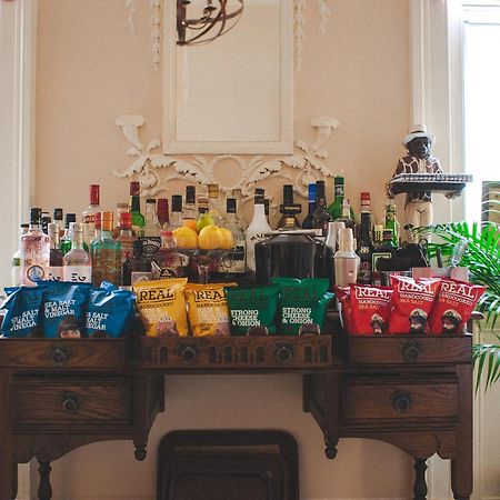 Darwin'S Townhouse Bed & Breakfast Shrewsbury Luaran gambar A wet bar