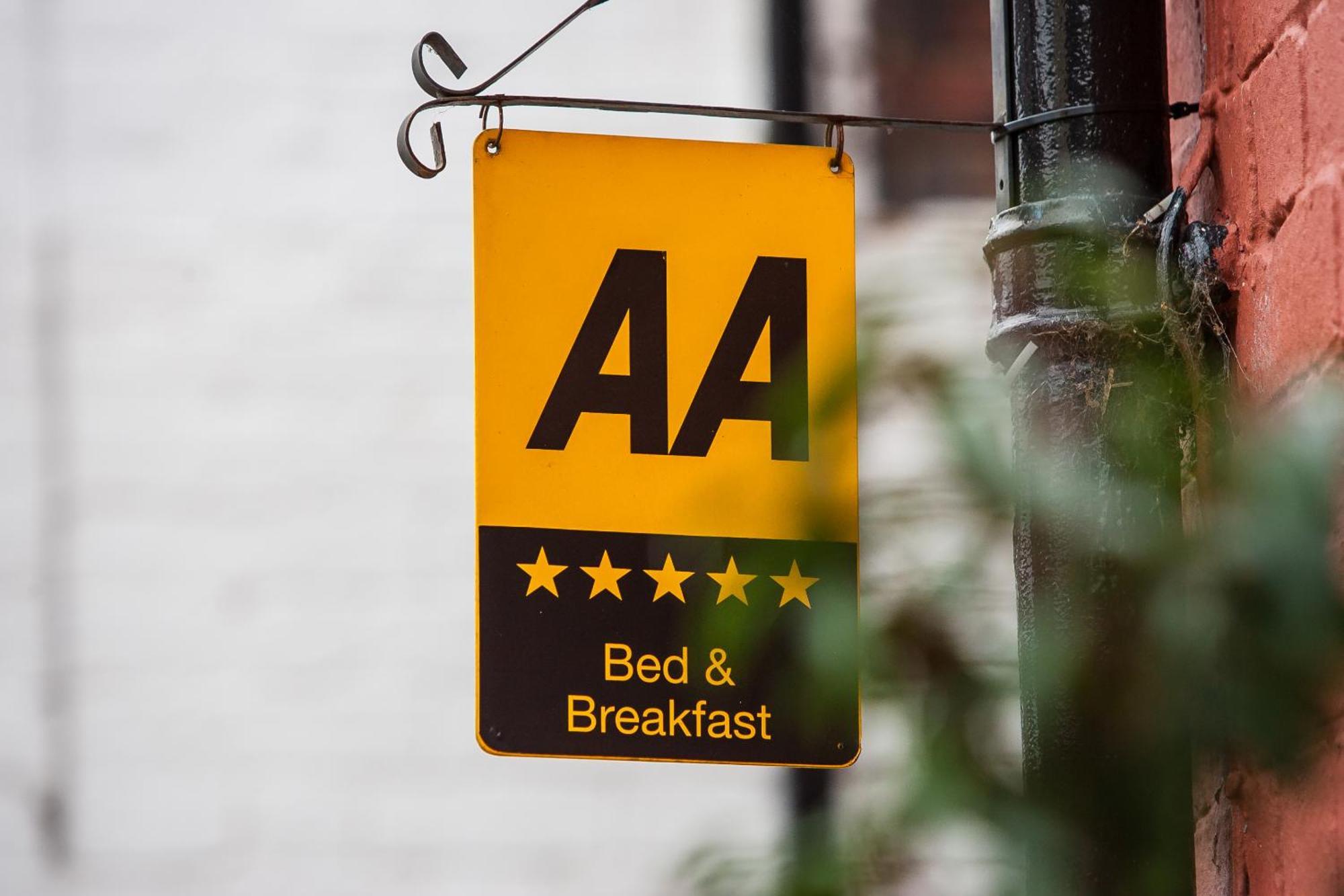 Darwin'S Townhouse Bed & Breakfast Shrewsbury Luaran gambar AA sign