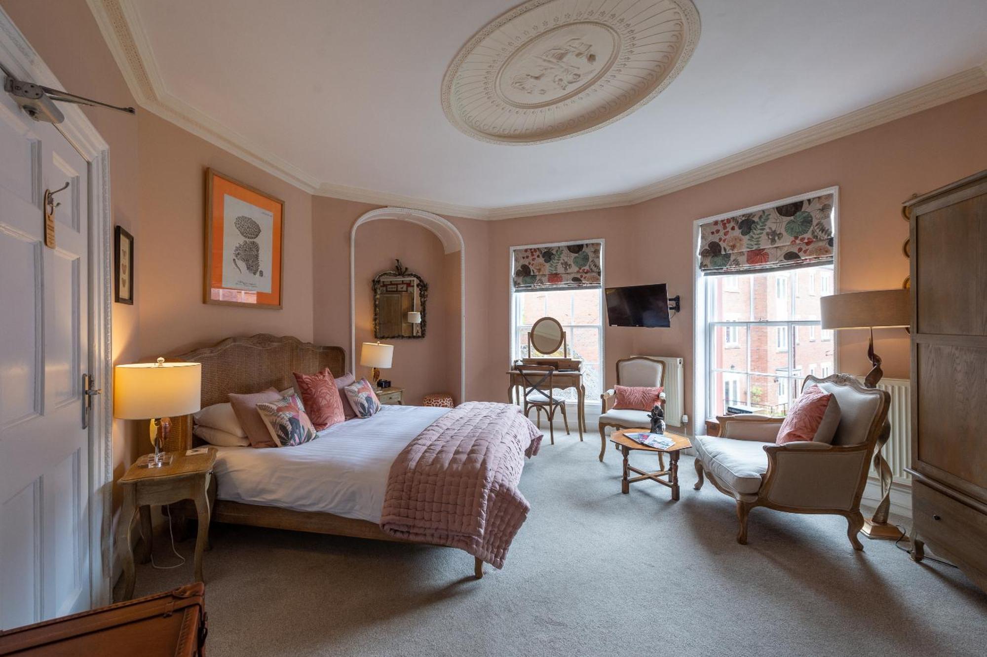 Darwin'S Townhouse Bed & Breakfast Shrewsbury Luaran gambar A bedroom at The Swan