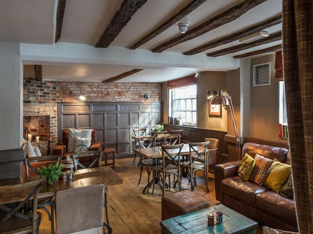 Darwin'S Townhouse Bed & Breakfast Shrewsbury Luaran gambar The interior of the restaurant