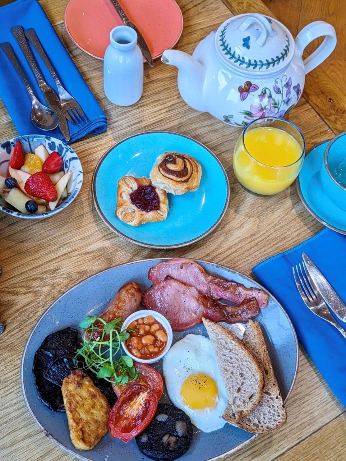 Darwin'S Townhouse Bed & Breakfast Shrewsbury Luaran gambar A full English breakfast