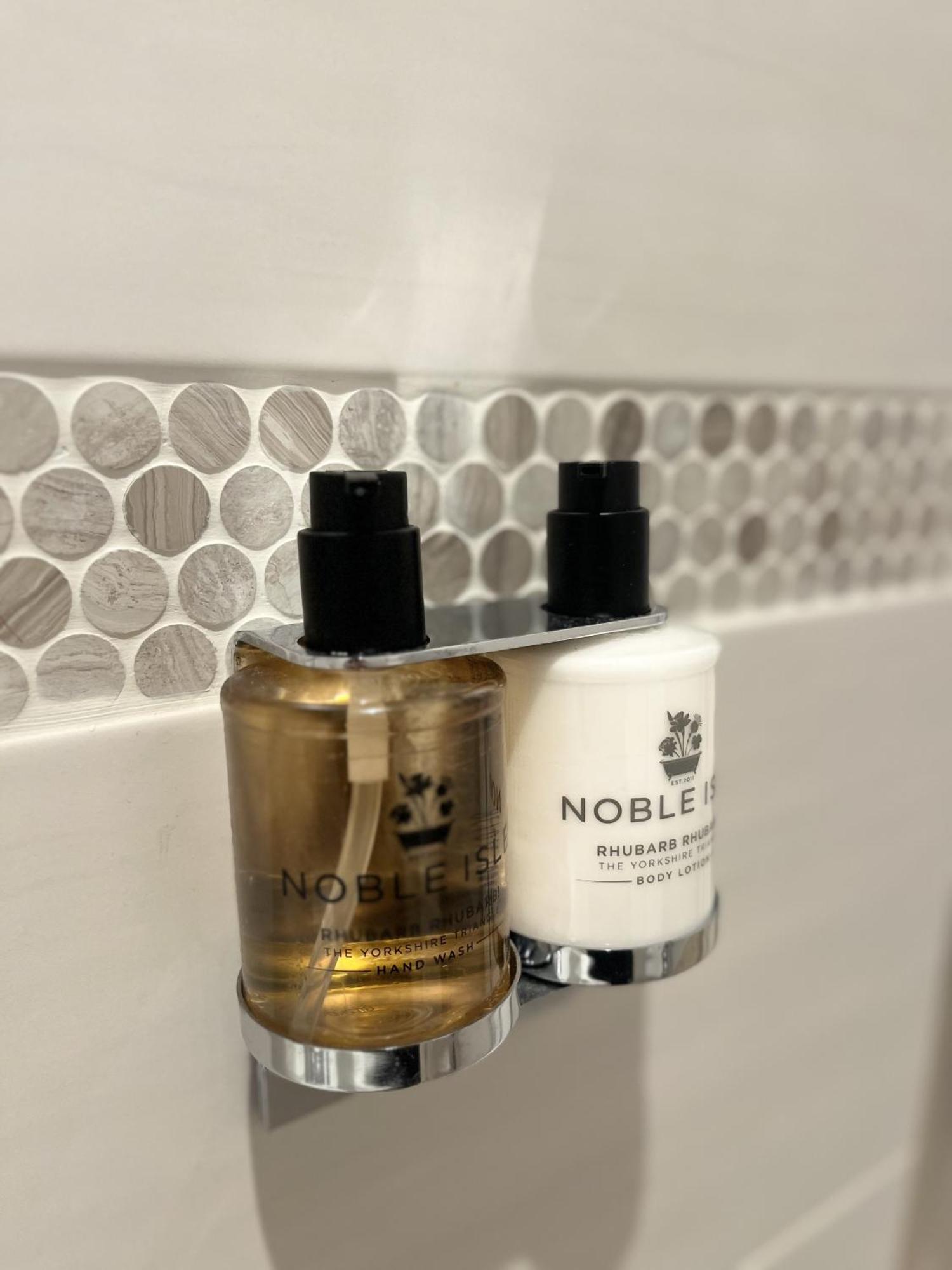 Darwin'S Townhouse Bed & Breakfast Shrewsbury Bilik gambar Noble Isle products