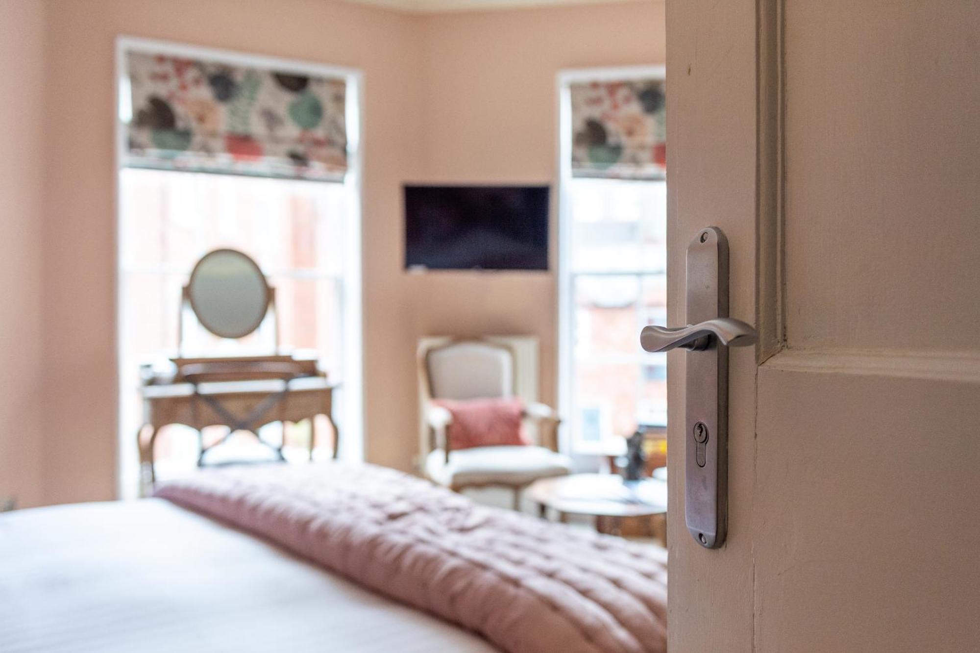 Darwin'S Townhouse Bed & Breakfast Shrewsbury Bilik gambar A bedroom at the hotel
