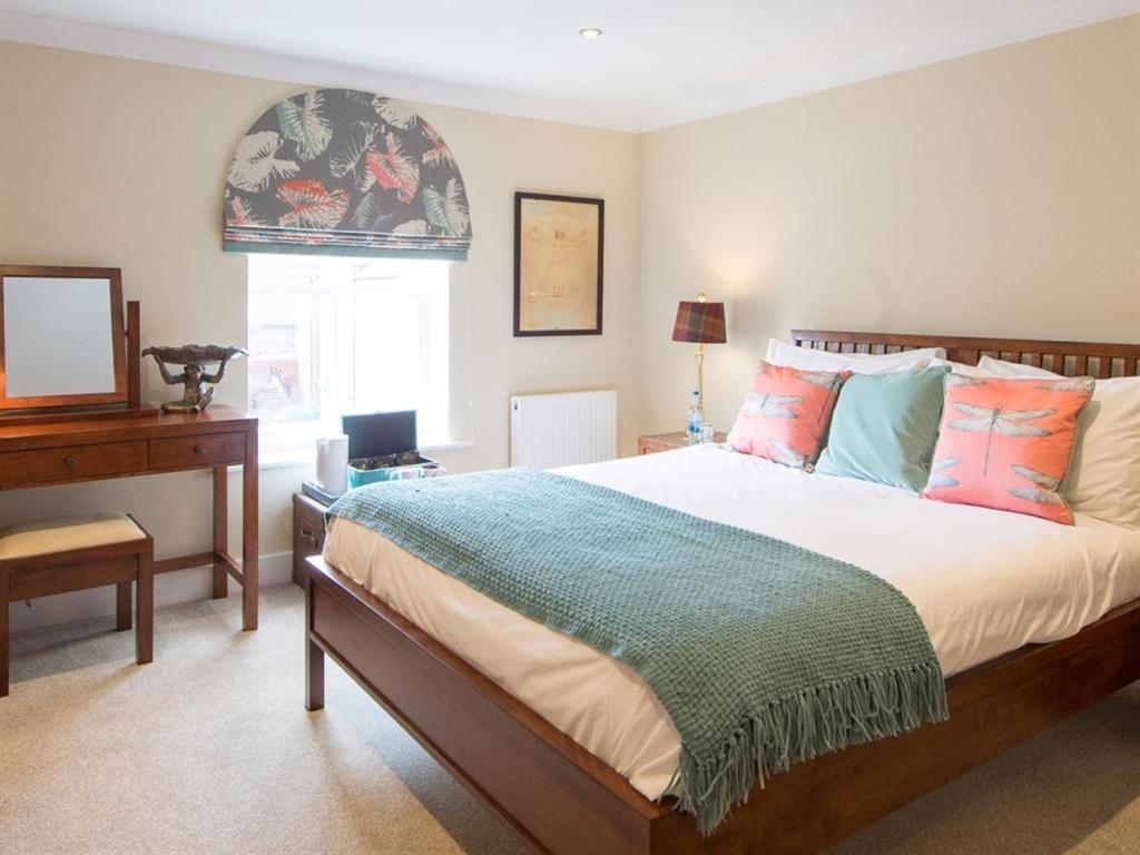 Darwin'S Townhouse Bed & Breakfast Shrewsbury Bilik gambar A bedroom at The Old Vicarage